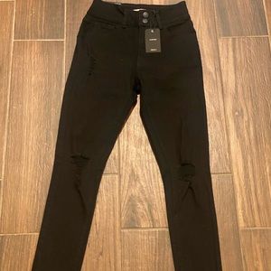 Curved Black Jeans